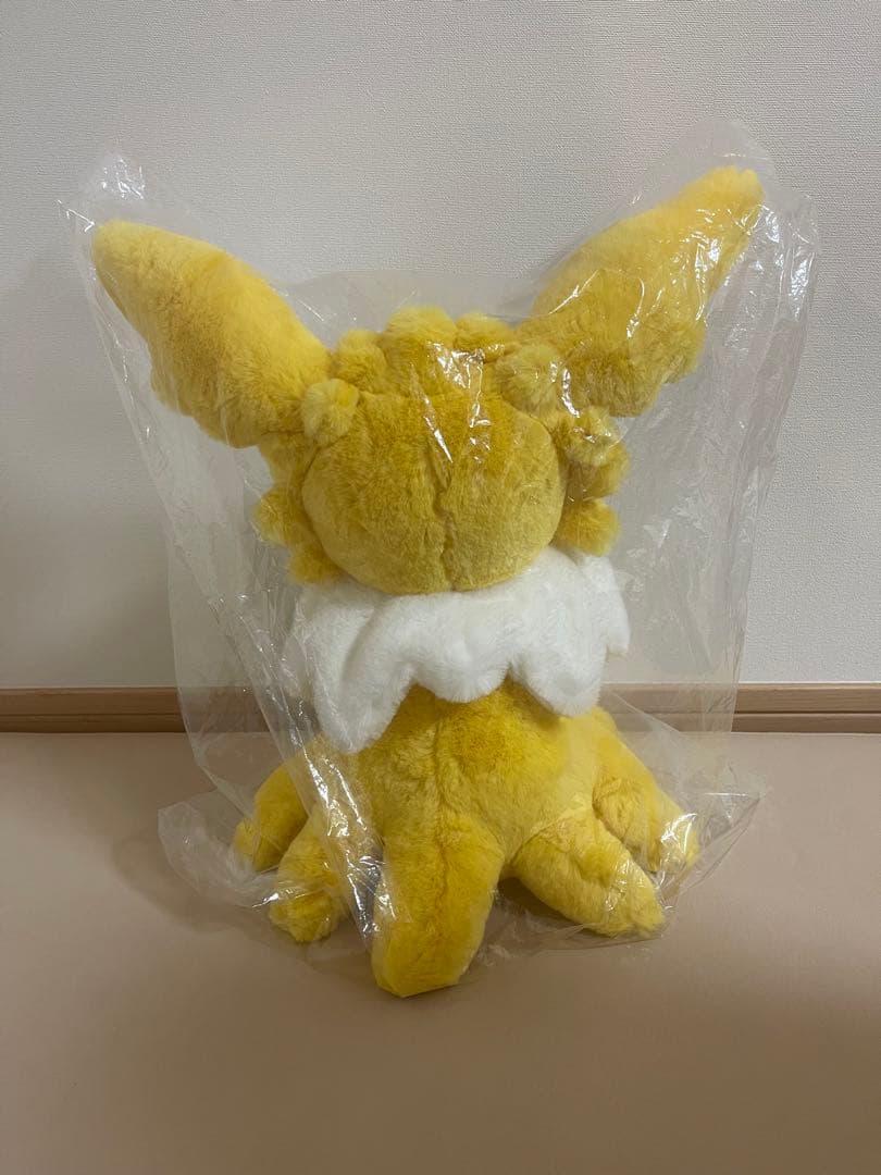 ポケモン　ふわふわ抱きぬいぐるみ　サンダース