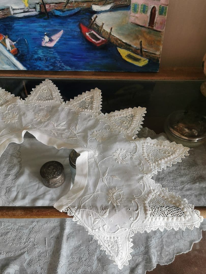アンティークフランス 9片の花弁 アイレット＆薔薇盛上げ刺繍 クロシェ編み付け襟