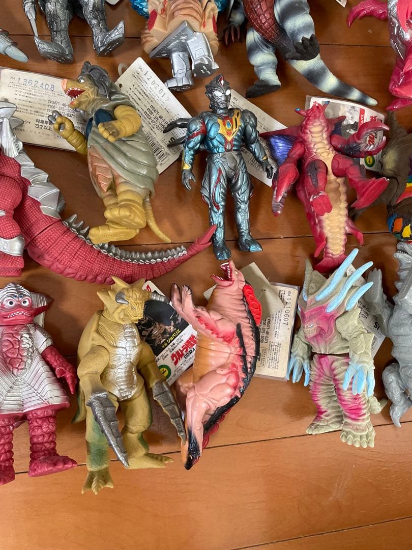 輝*様 タグ付き　ウルトラマンティガ　ダイナ　ガイア　怪獣シリーズ　ソフビ　まと