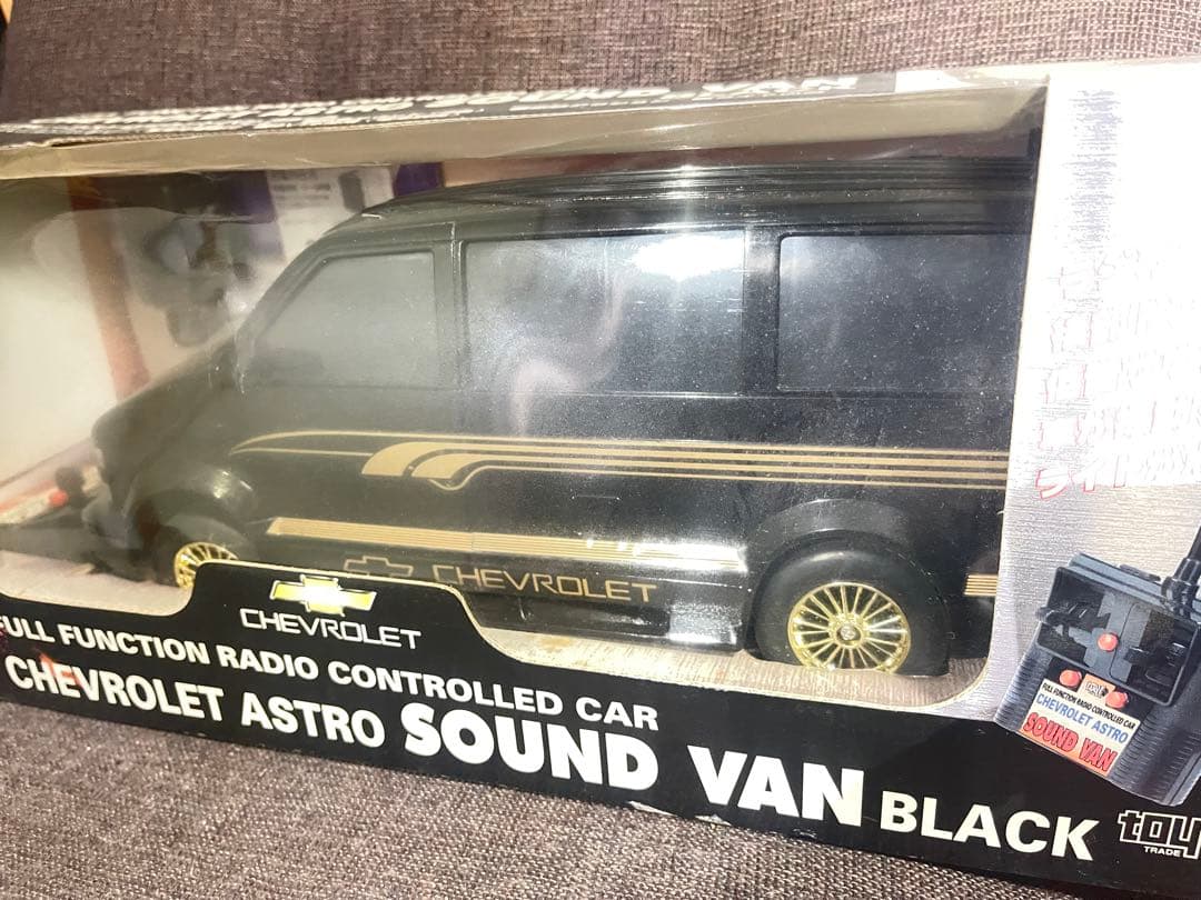 CHEVROLET ASTRO ブラックラジコンカー