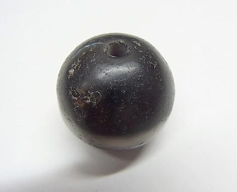 ★K2501★アンティーク　白帯　19ミリ　丸ビーズ　護符アミュレット　薬師玉