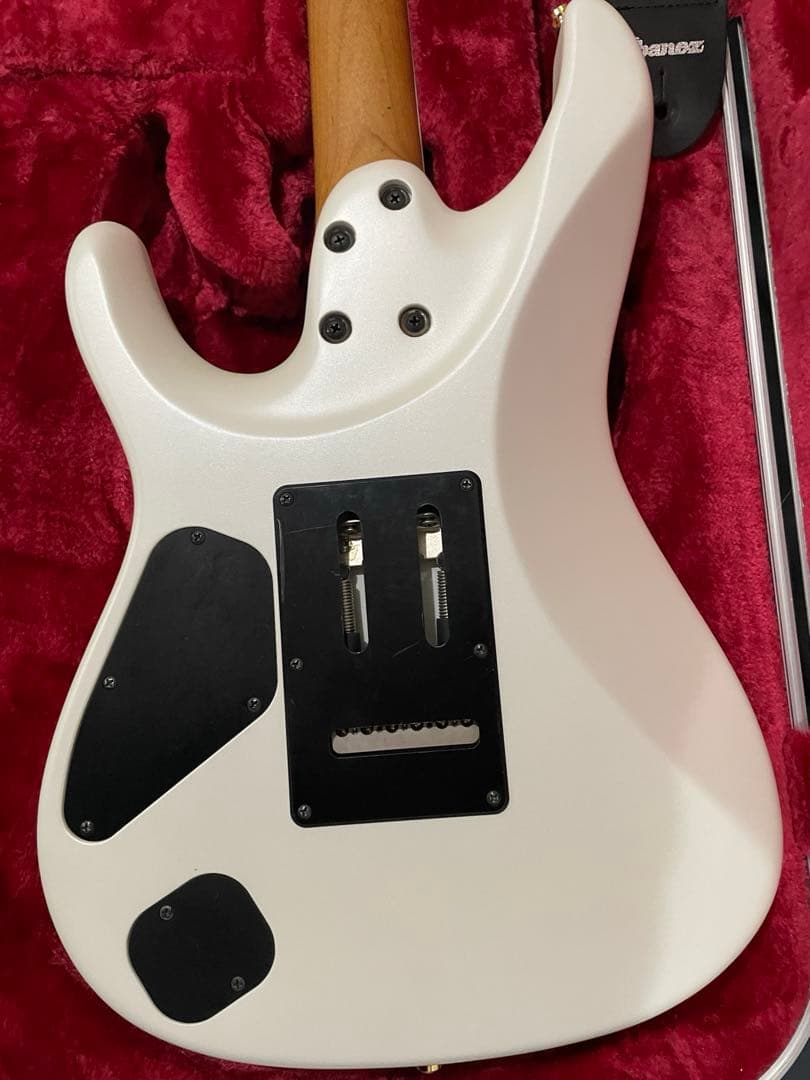 Ibanez AZ2402 ホワイトカスタム　ストラップ付き