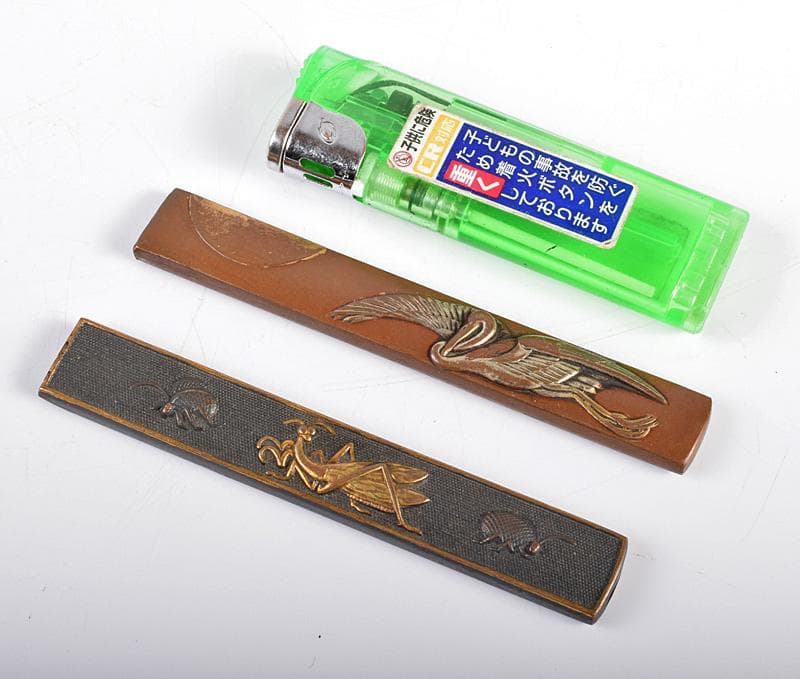 eyeknow74　古銅彫金　鶴図蟷螂図小柄2点　時代箱付　V　R3596