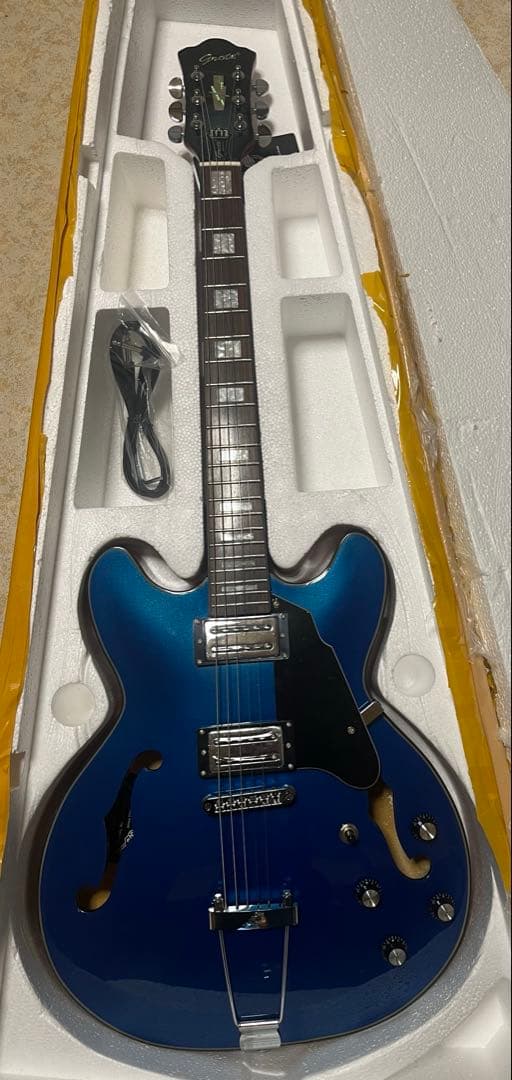 セミホロウボディ ステンレスフレット メタルフィニッシュ(ブルー)