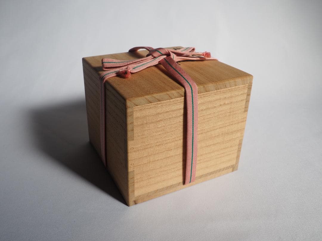 17代永樂善五郎造（而全）『梅に絵馬茶碗』 (共箱)　千家十職