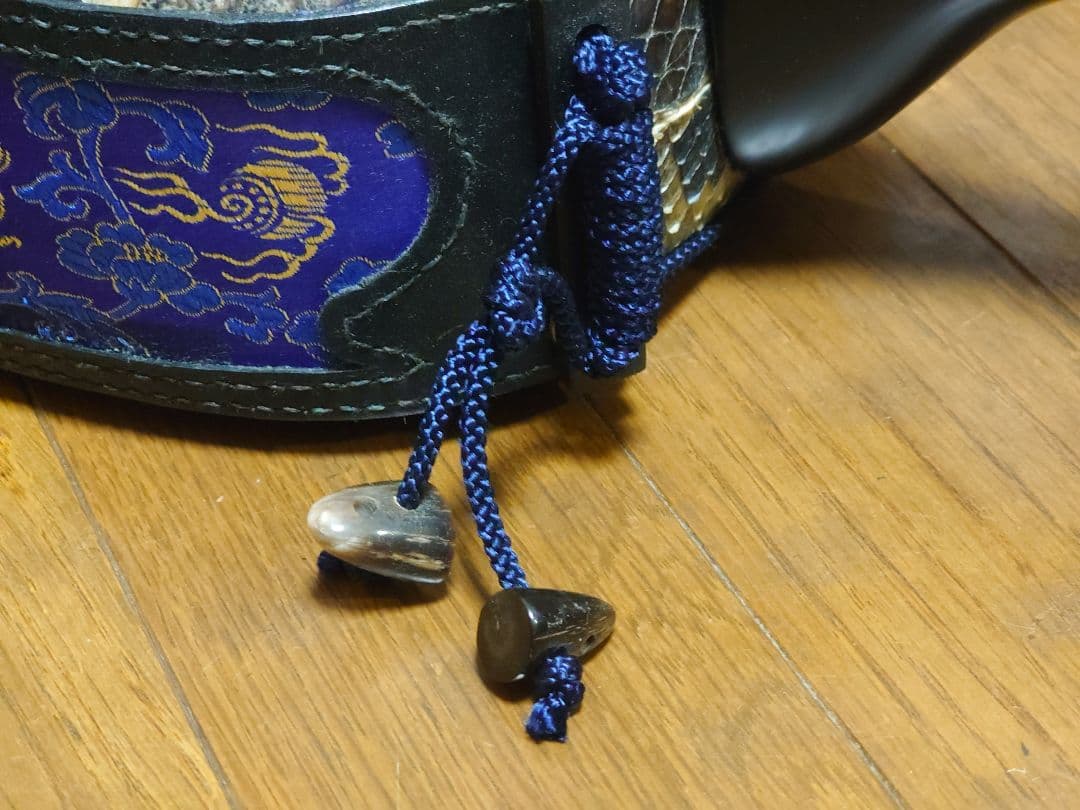 真壁型三線　黒木（カミゲン、真黒）　本皮1枚張