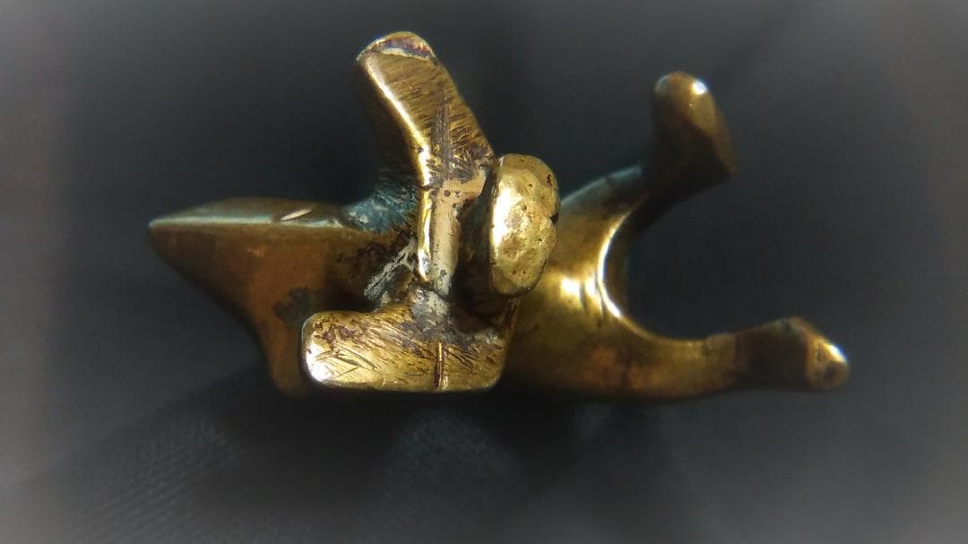 【 獅子形金銅帯鉤 】　ベルト鉤　経世紀品