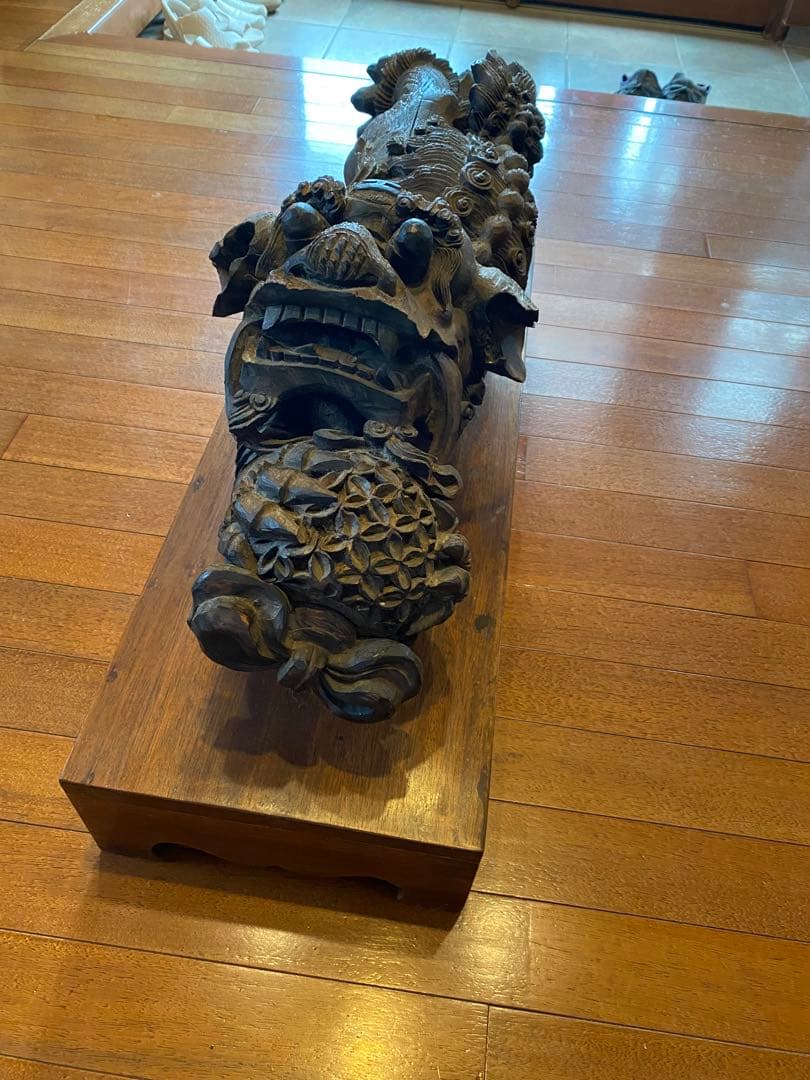 中国アンティーク　獅子の彫刻